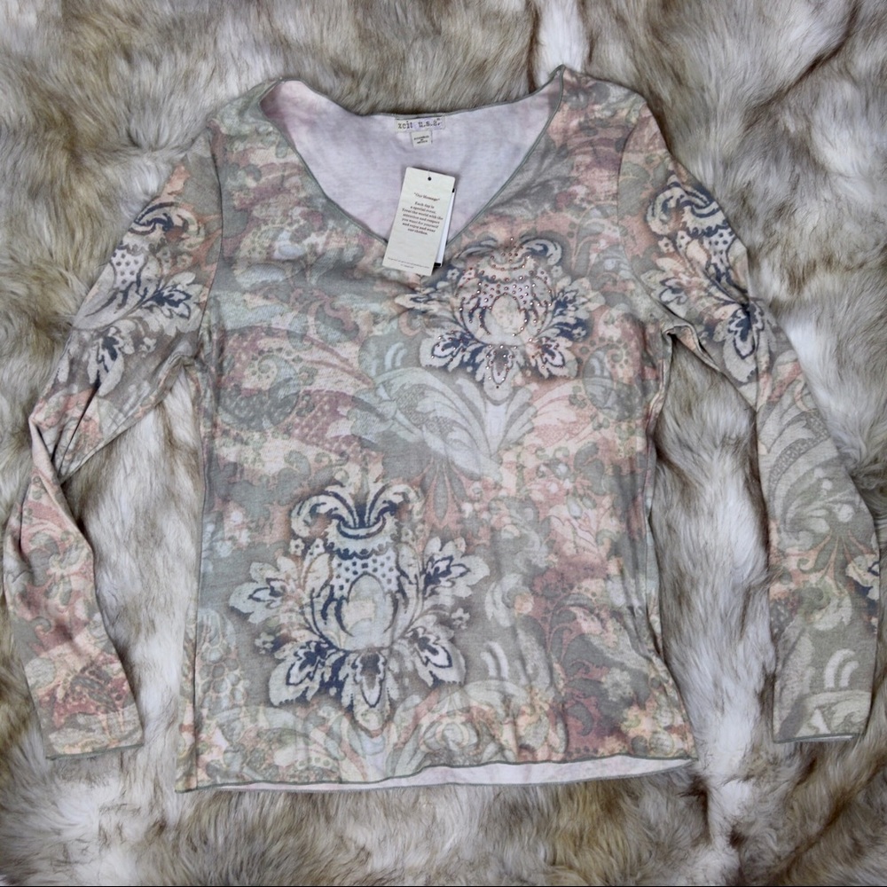 BNWT VINTAGE PAISLEY WITH GEM DETAILING BY XCIT